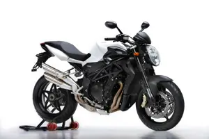 MV Agusta Brutale 920 Front 3-Quarter